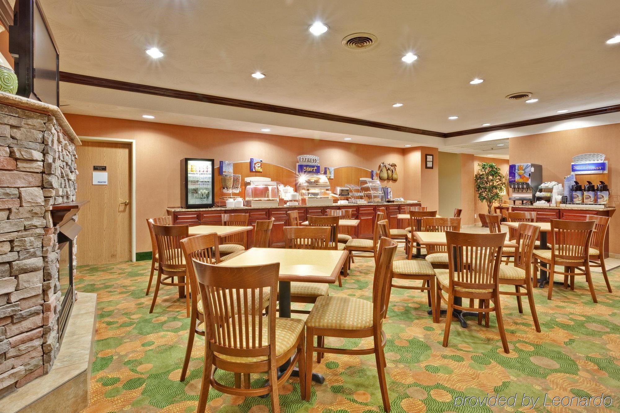 Holiday Inn Express Winfield Hurricane Ресторан фото