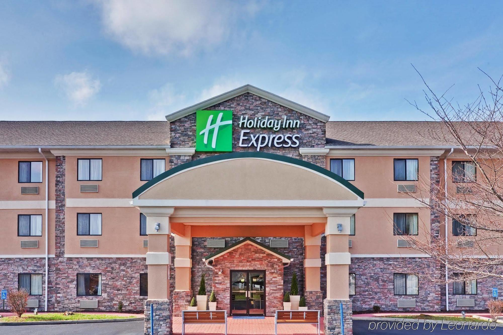 Holiday Inn Express Winfield Hurricane Экстерьер фото